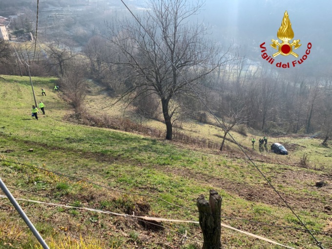 Auto precipita nella scarpata ad Altissimo, morto il conducente