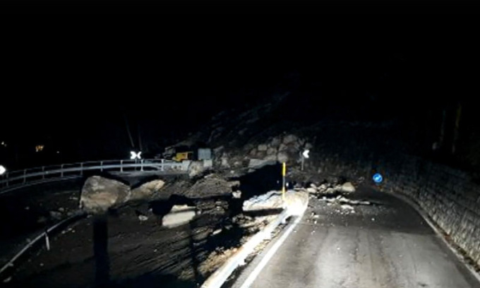 Ci vorrà un mese per riaprire la strada statale 350 da Busatti a Folgaria