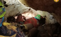 Speleologo si ferisce con una roccia e rimane bloccato nella Grotta della Pissatela, portato in salvo con successo