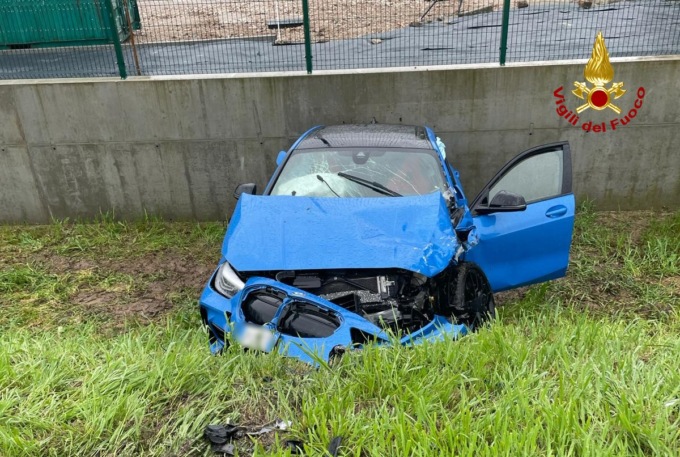 Auto si scontrano in un frontale a Bolzano Vicentino, feriti entrambi i conducenti