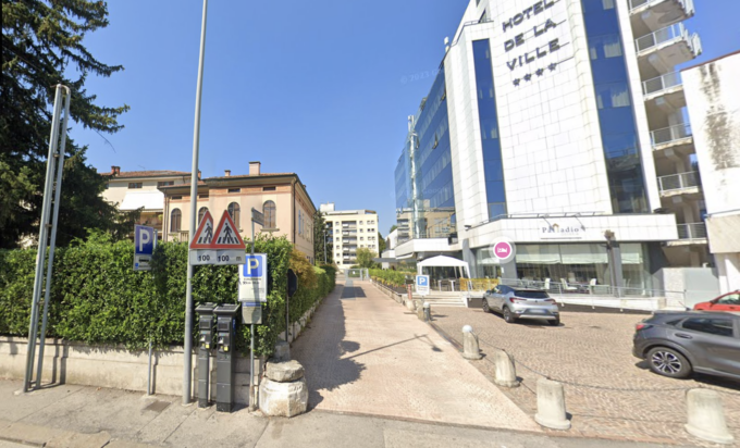 Occupano abusivamente un appartamento di via Catalani con tanto di arredo e utenze pagate