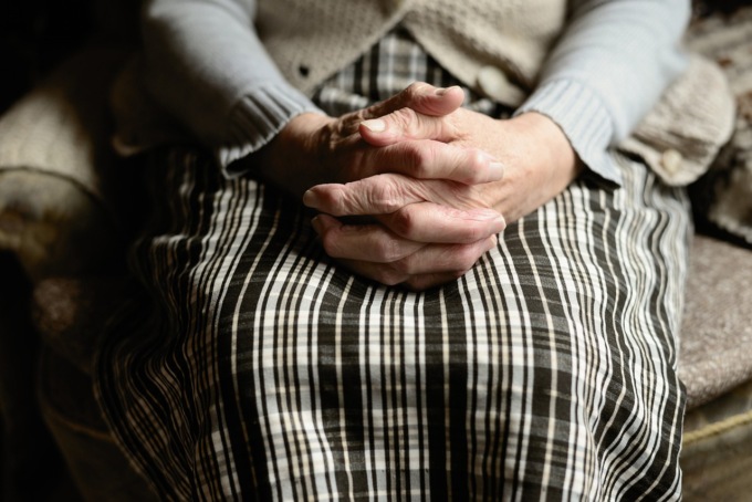 Per anni maltratta la nonna obbligandola a dargli soldi: dopo le violenze non la faceva andare in ospedale