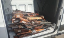 La Questura distrugge 112 fucili e 30 pistole, tutte le armi accumulate in un anno