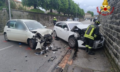 Frontale tra una Lancia Y e un'Opel Insigna a Monticello Conte Otto, morta una 39enne