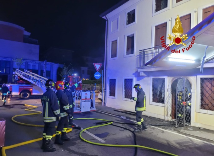 Vicenza, incendio nella notte in una casa del Comune