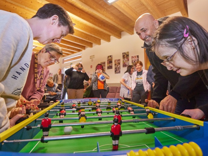 Luciano Spalletti in visita a Schio, il CT della Nazionale incontra gli ospiti del centro Abilè