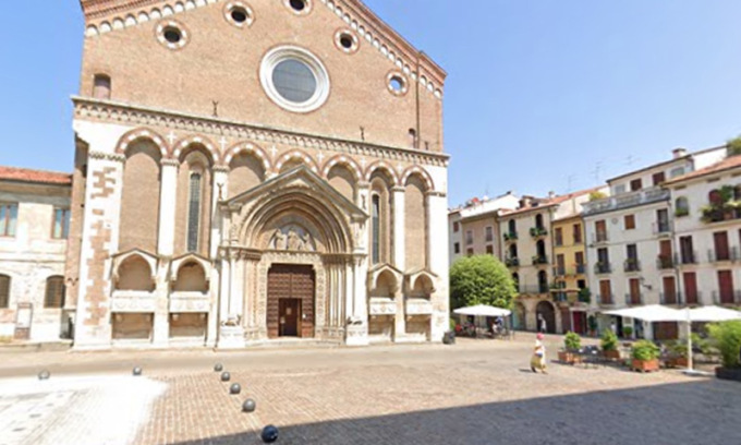Baby gang molesta e rapina fratello e sorella in piazza San Lorenzo