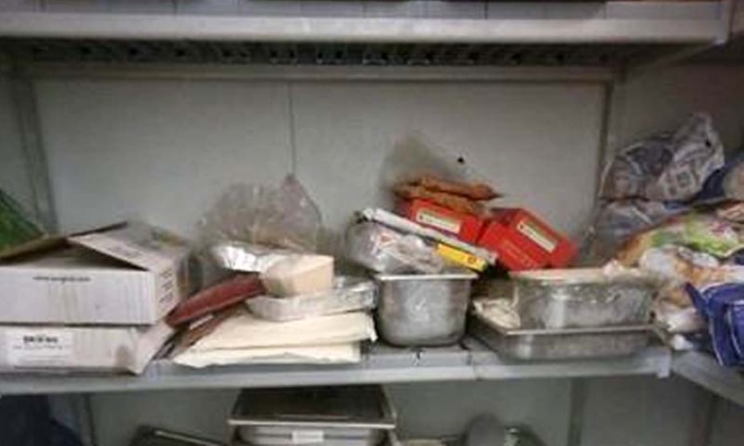 Muffa nel pane e formiche nei dolci di una mensa scolastica, sospesa l’attività di una cooperativa