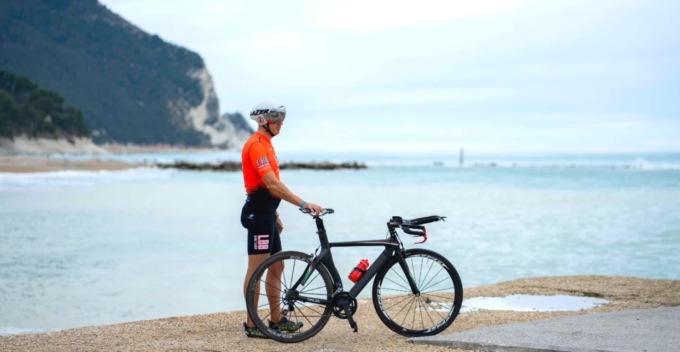 Da Valdagno a Numana in tre giorni: la sfida del triatleta Fabio Guiotto per il figlio Davide e per tutti i malati di fibrosi cistica