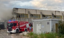 Incendio all'impianto di trattamento rifiuti di Sandrigo, il Comune: "Tenete chiuse porte e finestre"