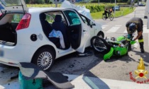 Violento scontro tra un'auto e una moto, motociclista 52enne perde la vita