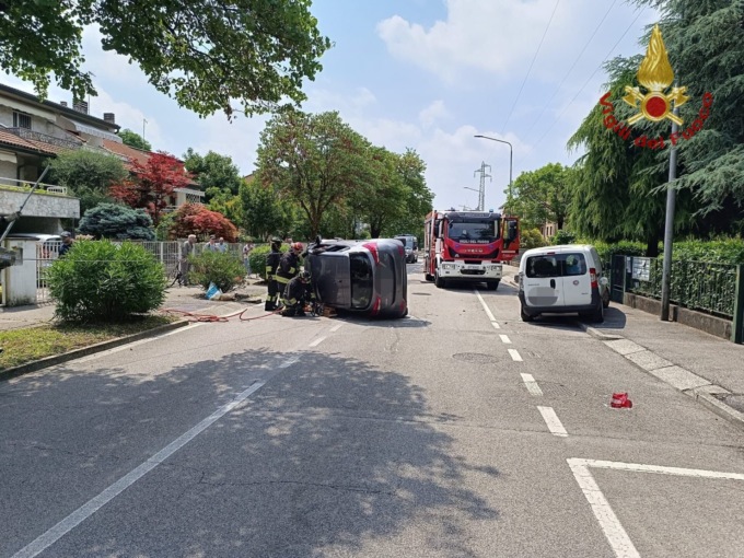 Scontro tra due veicoli in Via Calvi, un’automobilista ferita