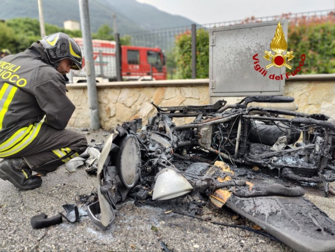 Va a sbattere con la moto contro un muretto, morto un bassanese