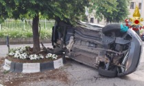 Incidente in Via Vicenza, un'auto rovesciata e due feriti