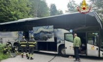 Paura a Cima Larici, pullman turistico con 57 passeggeri si blocca su un tornante