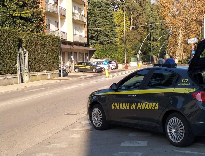 Fatture false e crediti d’imposta fittizi, sequestrato mezzo milione di euro a un imprenditore di Thiene
