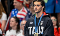 Olimpiadi Parigi 2024, il vicentino Ceccon vince l'oro nei 100 metri dorso: è la prima volta per il nuoto italiano