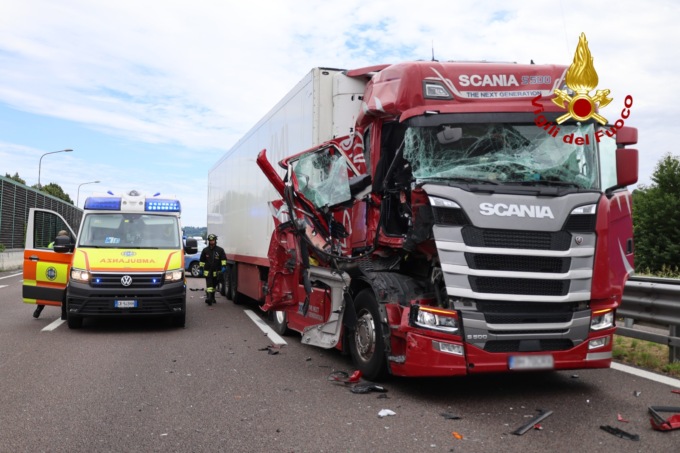 Tir si scontrano sull’A4 tra Vicenza Ovest e Montecchio Maggiore