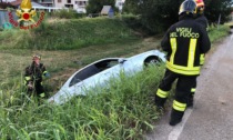 Auto si scontrano sulla SP349, una finisce in un fosso a bordo strada: ferita una donna