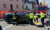 Perde il controllo dell'auto e si rovescia su un lato, ferita una 72enne