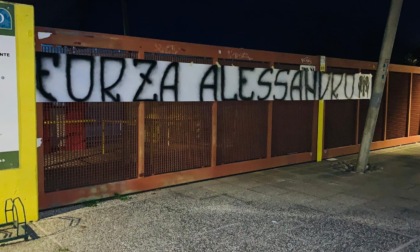 "Forza Alessandro": il sostegno dei tifosi bassanesi al 52enne caduto dagli spalti dello stadio Tenni