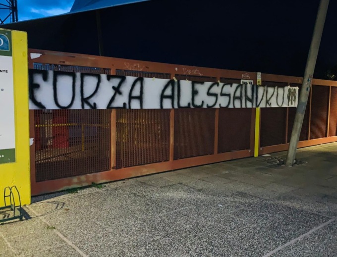 “Forza Alessandro”: il sostegno dei tifosi bassanesi al 52enne caduto dagli spalti dello stadio Tenni