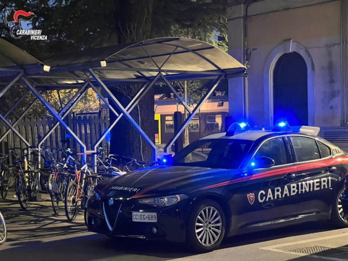 38enne nascondeva in casa una pistola Beretta e un Moschetto da guerra