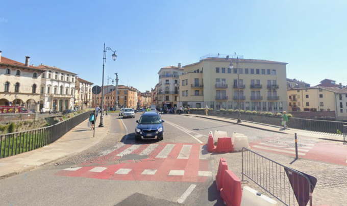 Sul Ponte degli Angeli fermata un’auto… senza una ruota, alla guida un 90enne scomparso da un giorno