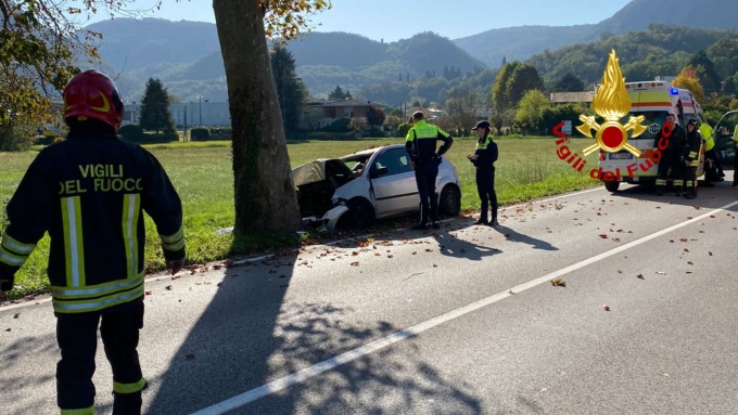 Tragedia a Monte di Malo: auto si schianta contro un platano, muore l’autista