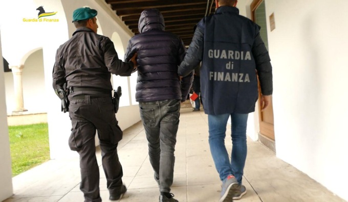 Rete di spaccio internazionale riforniva anche le piazze vicentine: a Monte di Malo una cascina per produrre marijuana