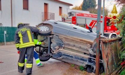 Tamponamento a Quinto Vicentino: auto si ribalta su un fianco, ferita una donna