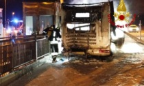 Camper in fiamme al casello di Bassano Ovest: paura sulla SPV, ma la famiglia si salva