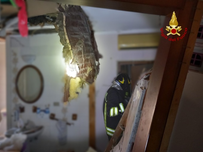 Esplosione improvvisa nel bagno di un appartamento, ferito un ragazzino