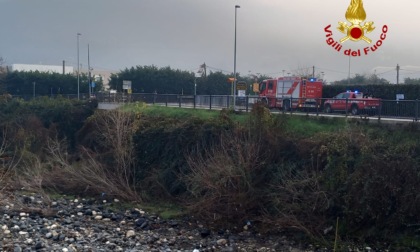 Arzignano, scivola lungo la ciclabile e finisce nel torrente Chiampo