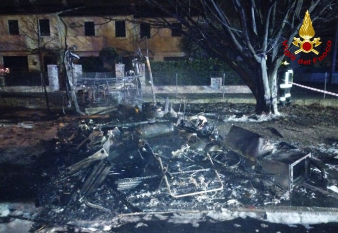 Distrutto dalle fiamme un camper a Montecchio Maggiore