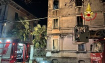 Incendio nella notte in un'abitazione, camera da letto distrutta dalle fiamme 