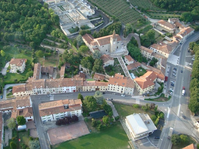 La lite degenera, 41enne accoltella il fratello