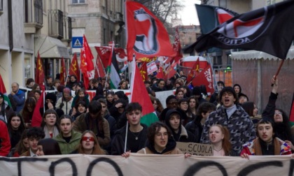 Studente aggredito da militanti di Destra, in 500 scendono in piazza: "Non è un caso isolato"