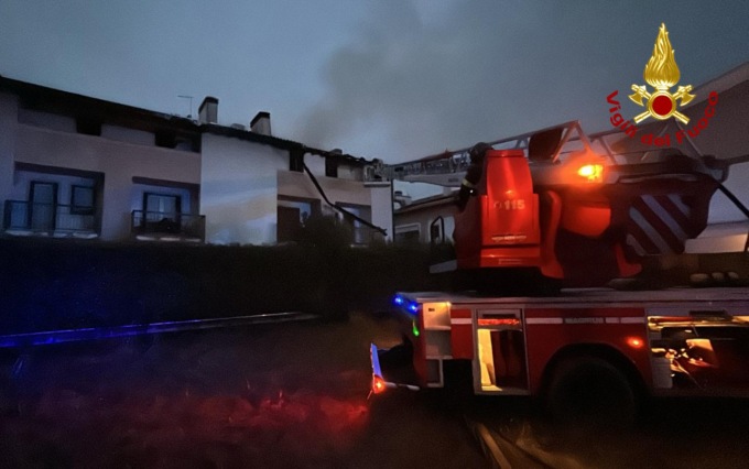Bassano del Grappa, altro tetto in fiamme, otto le famiglie per strada