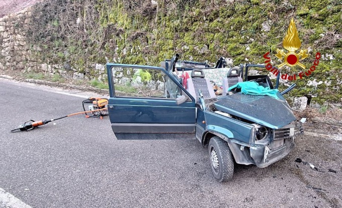 Conducente gravemente ferita in uno scontro tra due auto ad Altissimo
