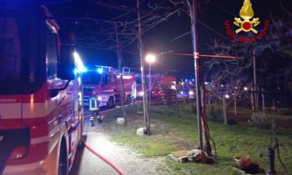 Bombola di gas propano liquefatto scoppia nel corso di un incendio