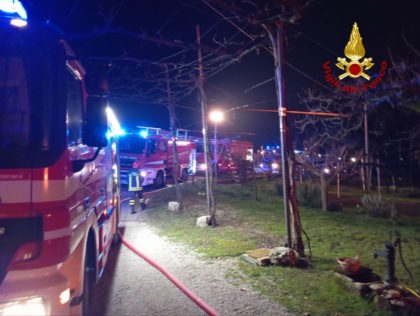 Bombola di gas propano liquefatto scoppia nel corso di un incendio