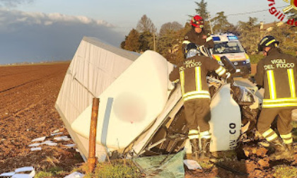 Finisce col furgone in un canale di scolo, autista ferito