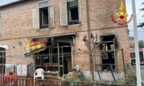 Incendio in una casetta a schiera, abitazione completamente inagibile