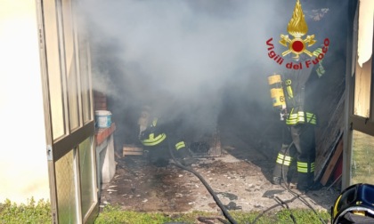 Prima l'esplosione, poi l'incendio: a fuoco un garage di Brogliano