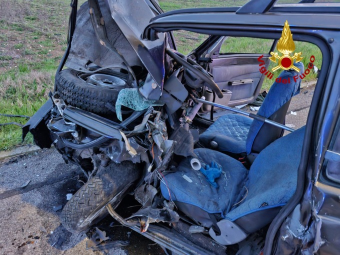 Scontro frontale tra due auto a Castegnero: un morto e due feriti gravi