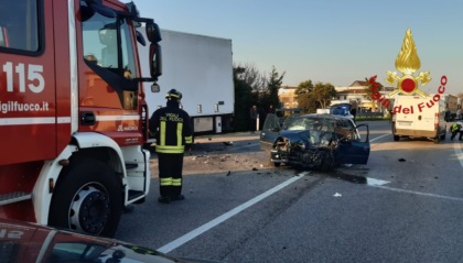 Feriti un bambino di pochi mesi ed i suoi genitori nello scontro tra un camion e la loro auto