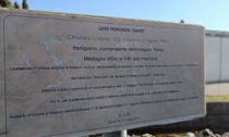 Svastica tracciata sulla targa commemorativa del partigiano Luigi Pierobon