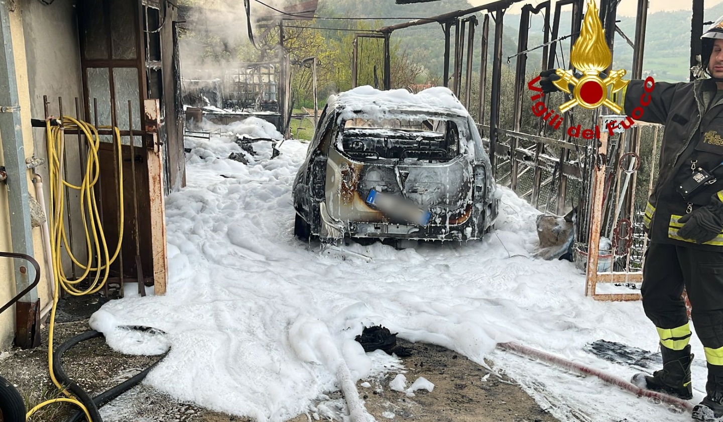 Danni provocati dall'incendio a Castelgomberto