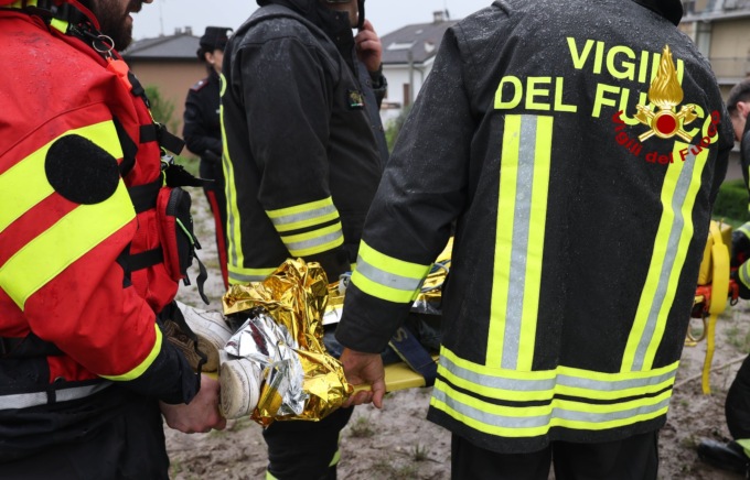 Ferita una ragazza scivolata lungo l’argine del fiume Tesina: il video del salvataggio